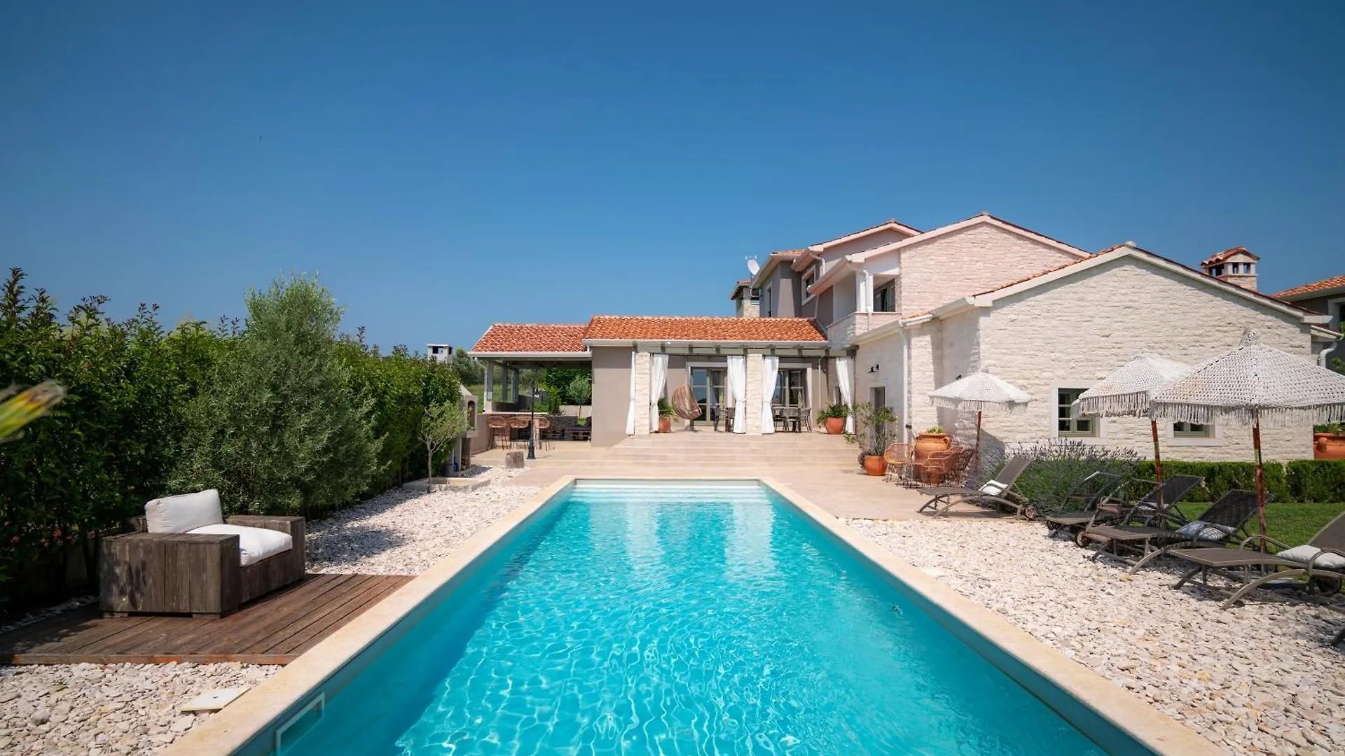 Moonlight Villa 2 Stuti